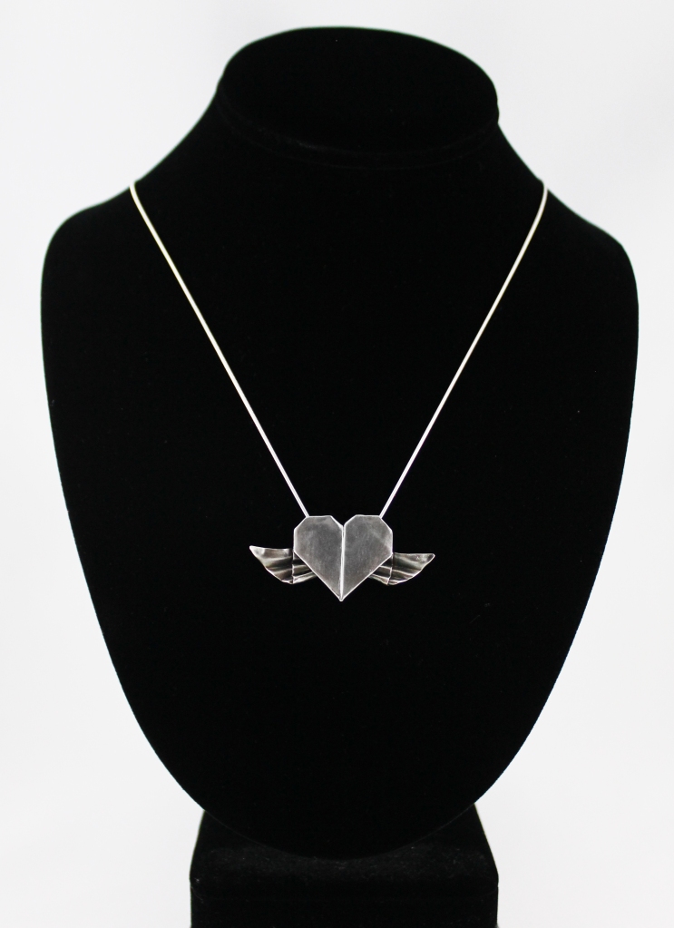 origami_necklace_heart_wings_2